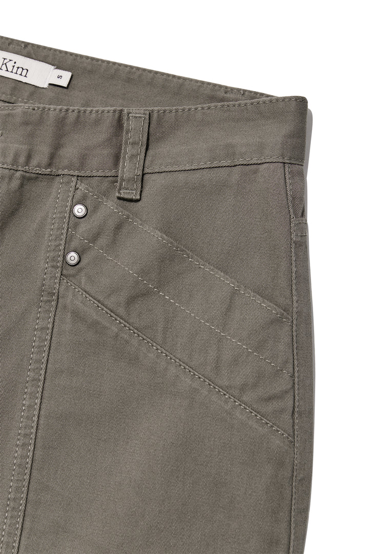 Matin Kim Semi Slimfit Bermuda Pants — Khaki
