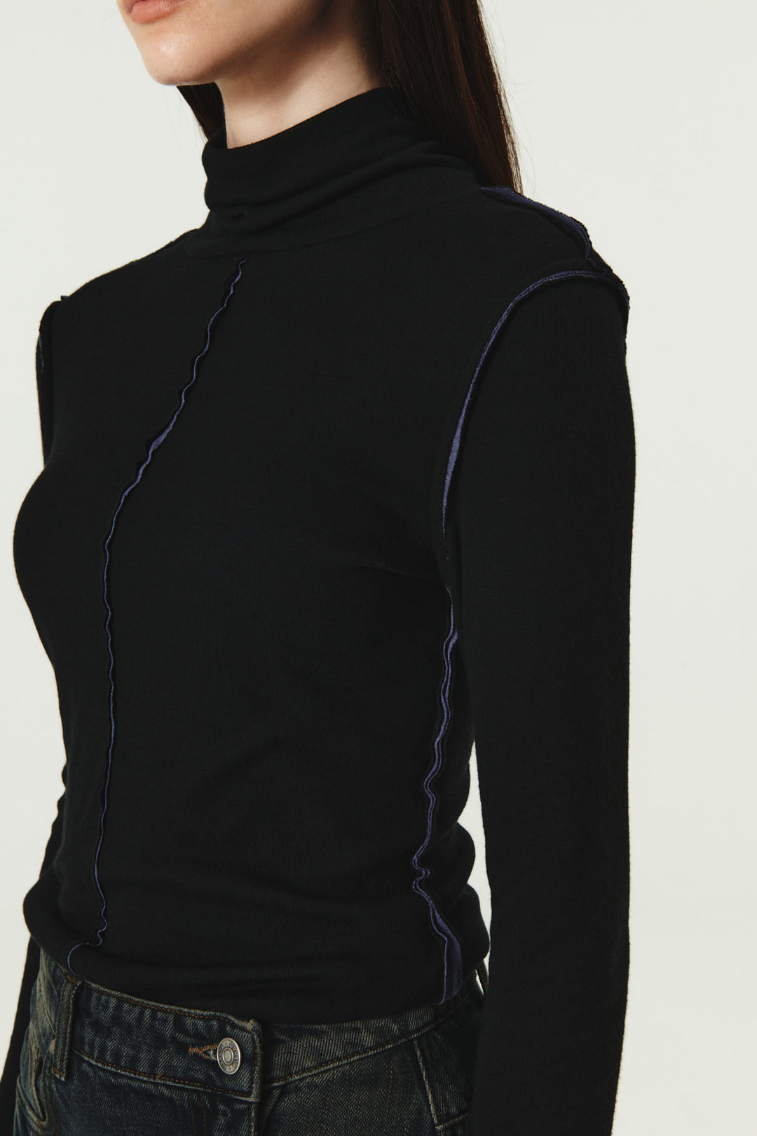 KIMMATIN Cut Line Point Turtle Neck Slim Top — Black